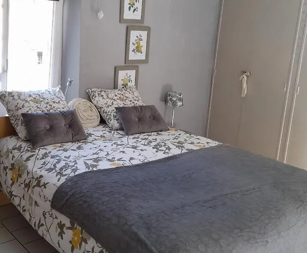 Les Mirabelles D'hotes 3* 시스트롱