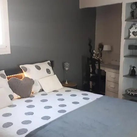 Les Mirabelles D'hotes Bed and Breakfast