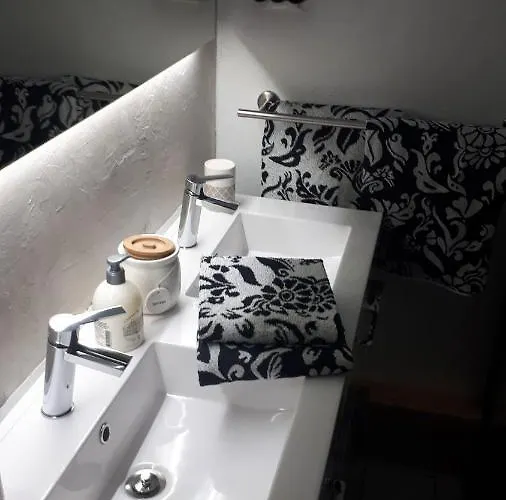 Les Mirabelles D'hôtes Couette-café